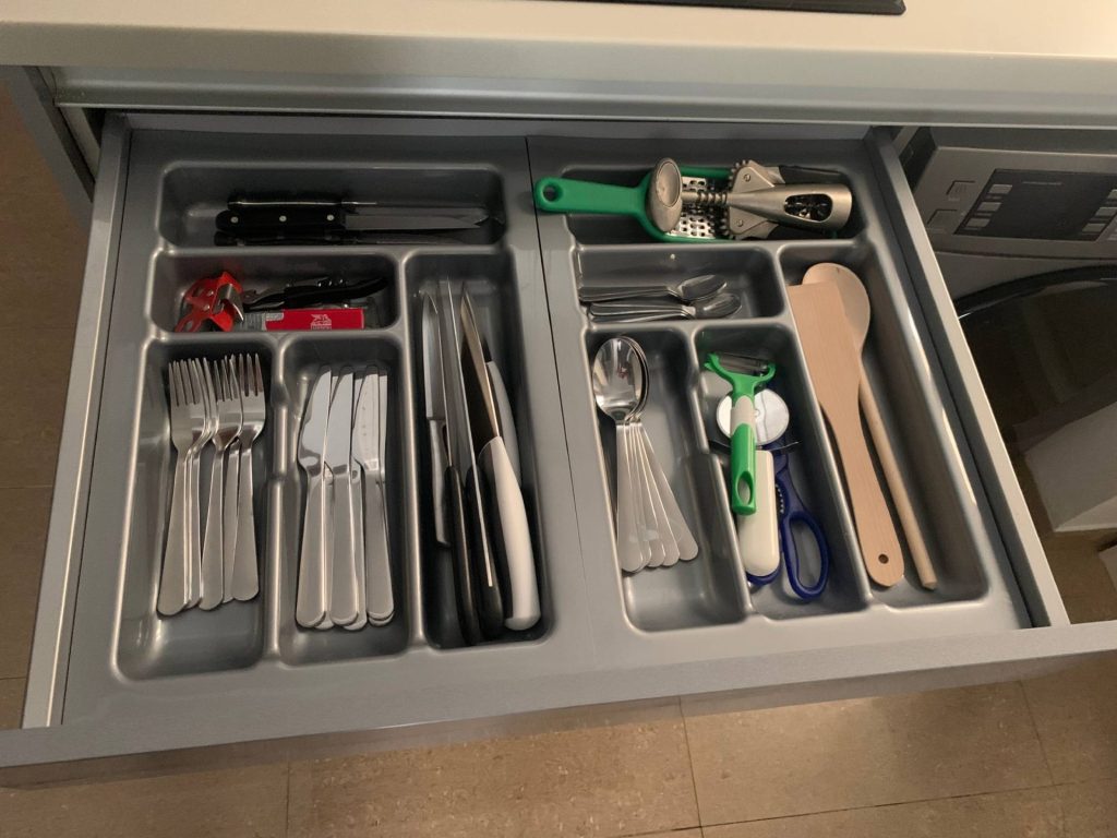 Utensilios de cocina organizados