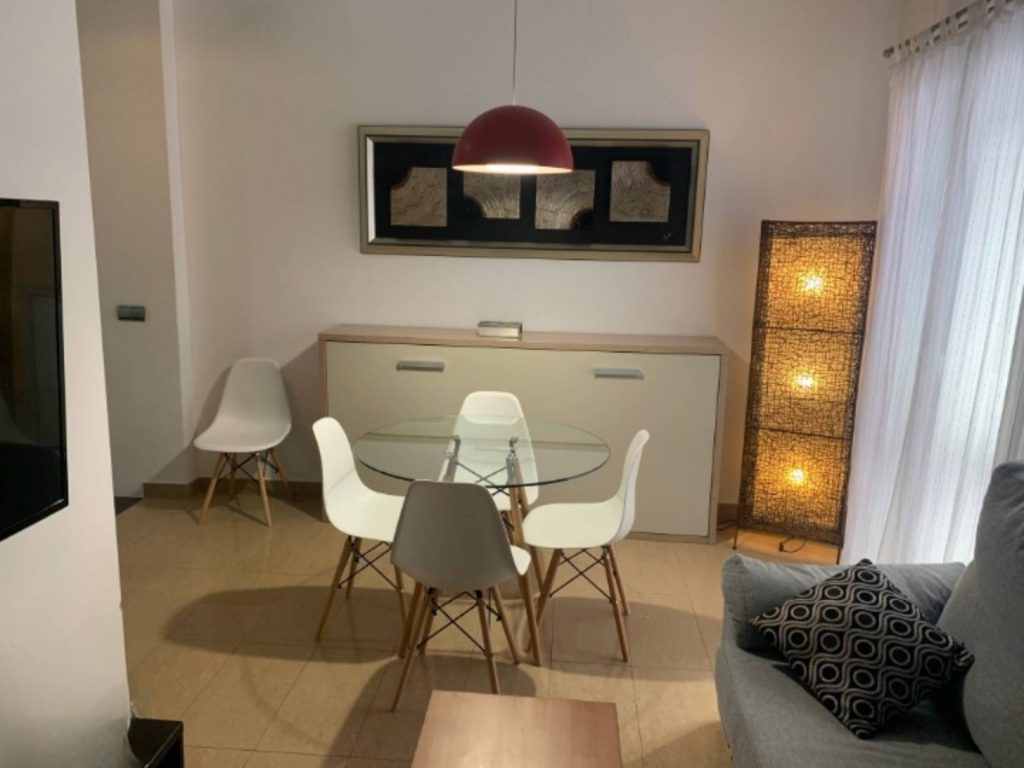 Comedor moderno y acogedor