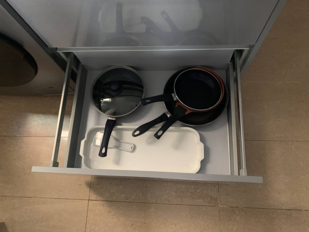 Utensilios de cocina en cajón