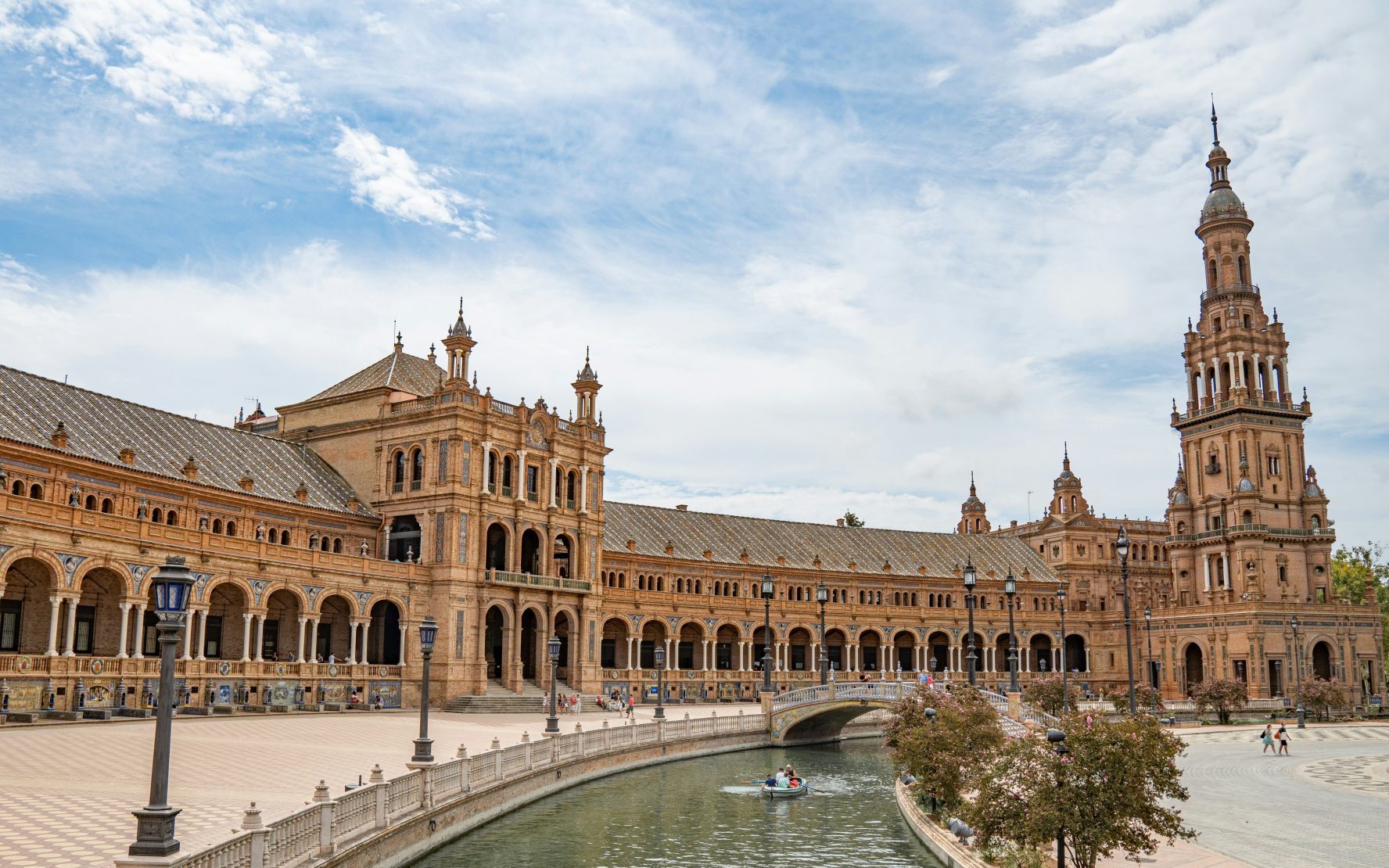 Plaza con arquitectura histórica impresionante